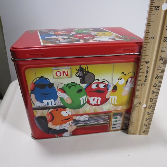 M&M "On Air" Recording Studio Metal Tin Christmas Village & Imitation Keychain - Picture 3 of 15